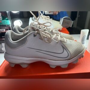 NIKE SOFTBALL CLEATS HYPER-DIAMOND 4 PRO WOMENS 🥎